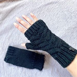 Vince Camuto black fingerless gloves